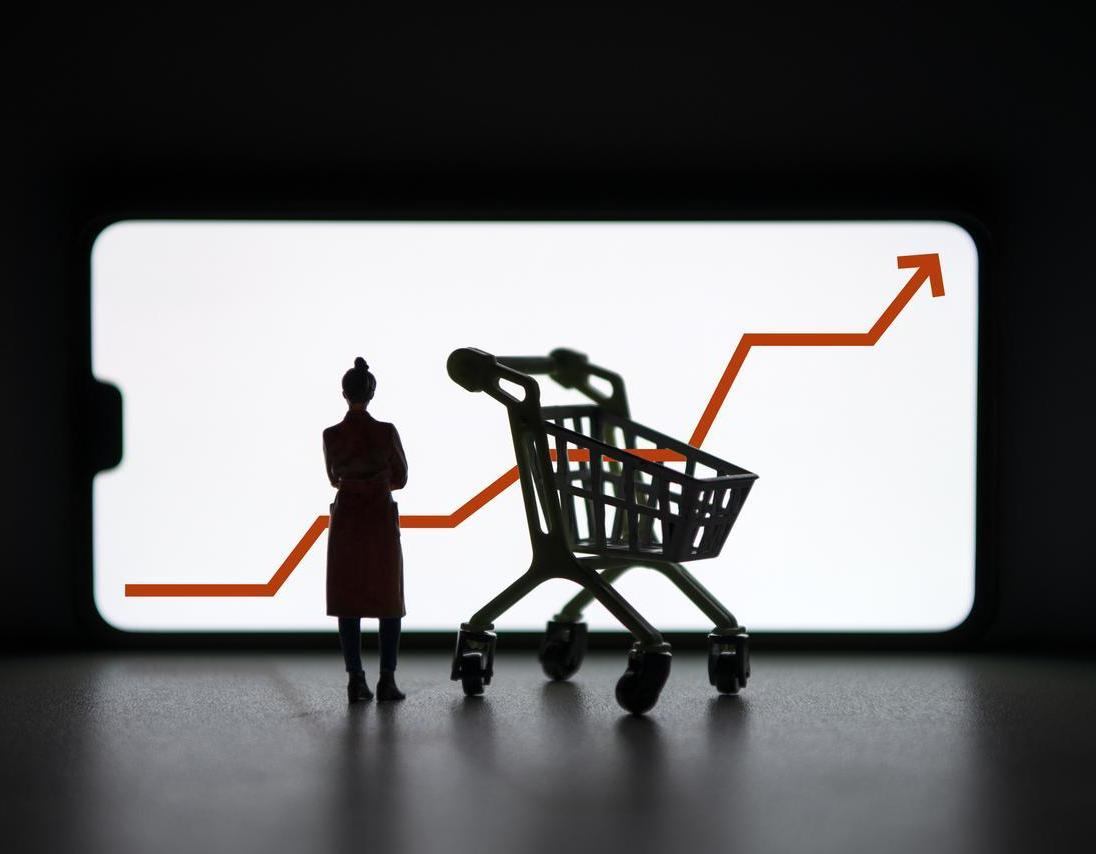 凌晨 2 点的朋友圈,她靠微擎实现了 “带娃赚钱两不误”